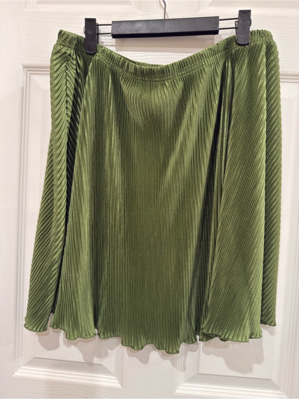 Green Pleated Ribbed Flowy Skirt with Elastic Waist